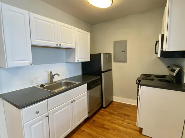 3715 Summit St APT 101, Kansas City, MO 64111