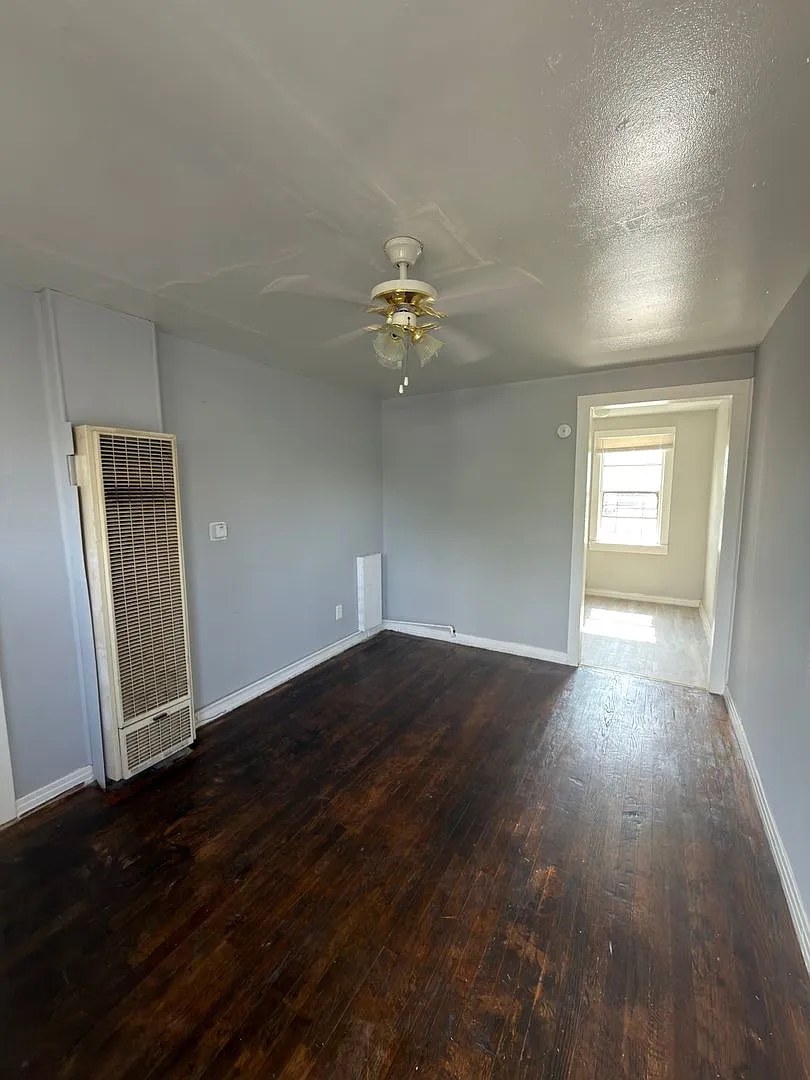 CBS 2304 Avenue V — Photo 2