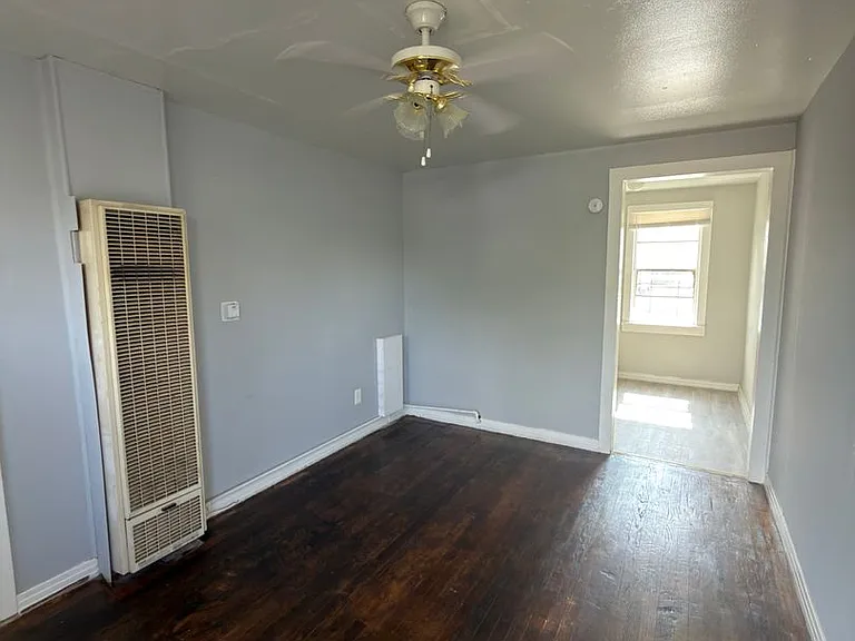 2304 Avenue V — Photo 2