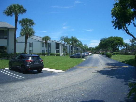 2nd image of 1003 Green Pine Blvd APT E2