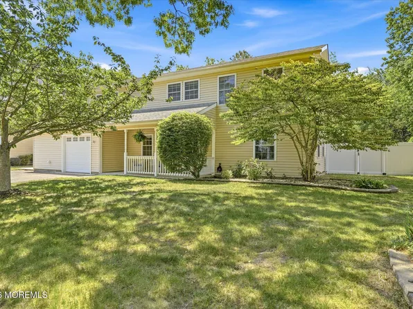 37 Spruce Circle S, Barnegat, NJ 08005