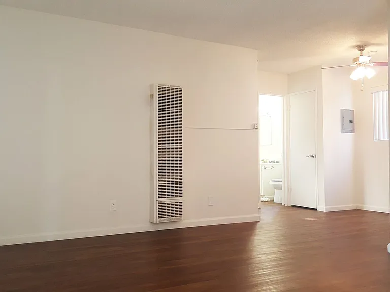 Burke Apartments — Photo 20
