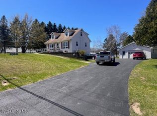86 Vanvranken Rd, Clifton Park, NY 12065