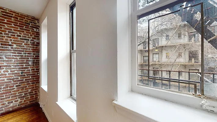 Rented by Bond New York | media 17