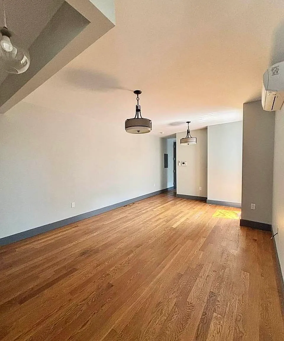 996 Willoughby Avenue — Photo 4