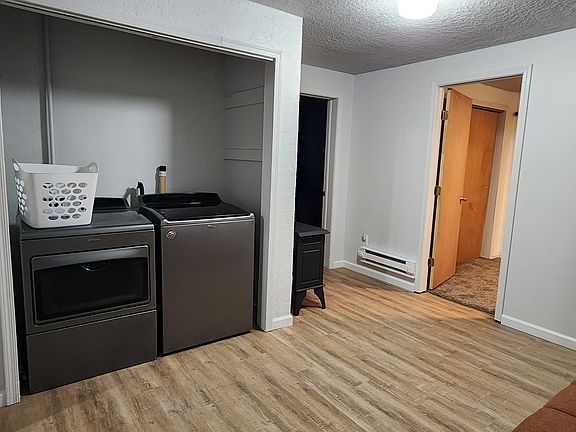 5th image of 415 Bernal St