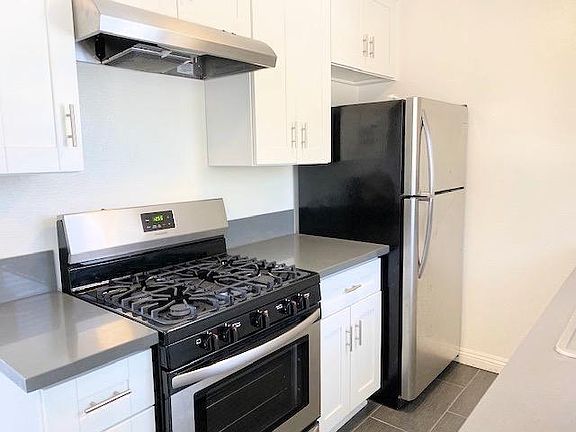 5th image of 1942 Vista Del Mar St APT 2