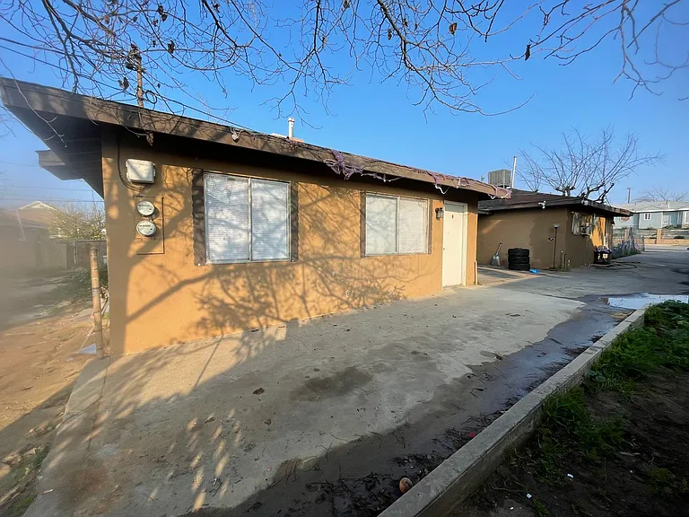 1117 Jefferson St — Photo 1