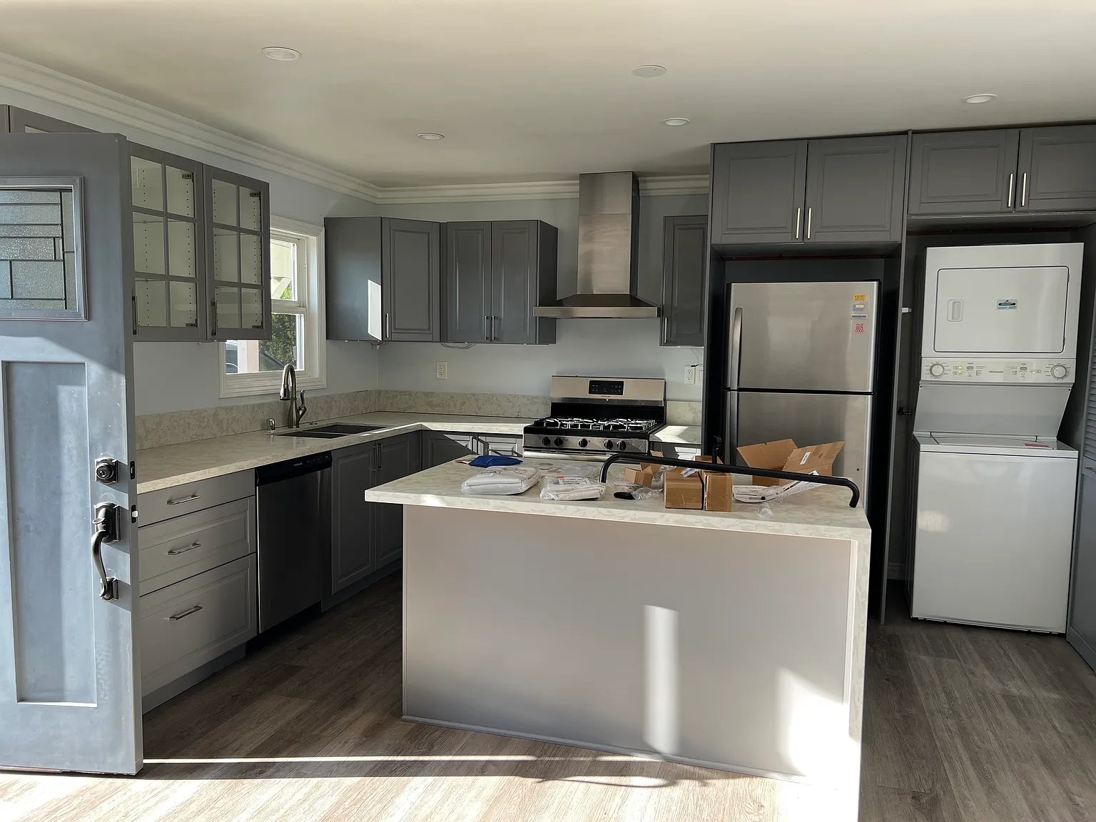 2 bed, 1200 sqft, $4,000 — Photo 3