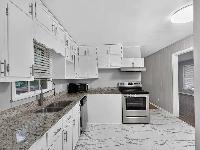 2387 Garden Ct — Photo 33