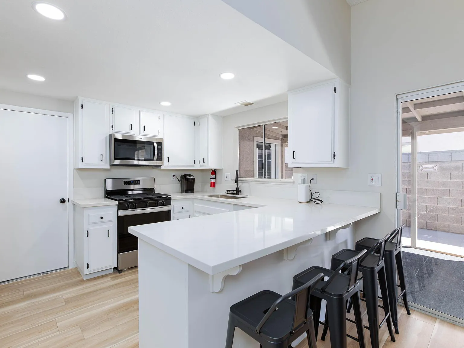 4 bed, 2.0 bath, 1750 sqft, $866 — Photo 4