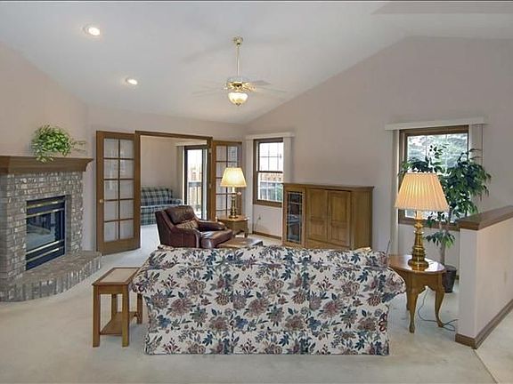 3rd image of 5737 Gateway Ln