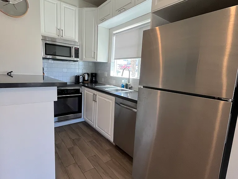 1647 Ocean Front Walk #1 — Photo 11