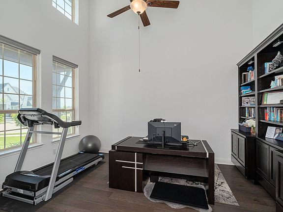 5th image of 701 Star Meadow Dr