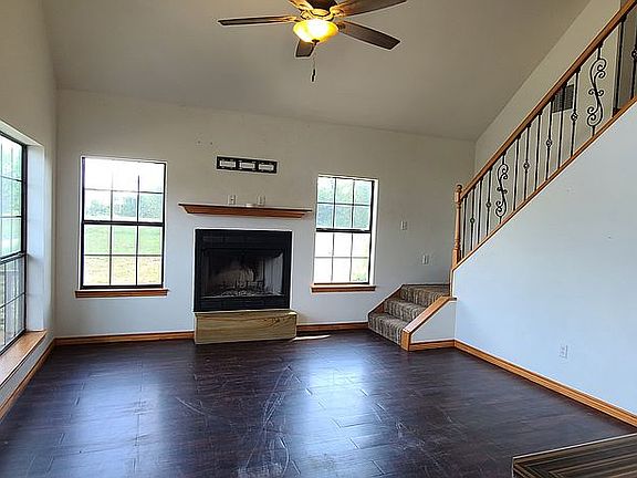 4th image of 210 Stinson Ln