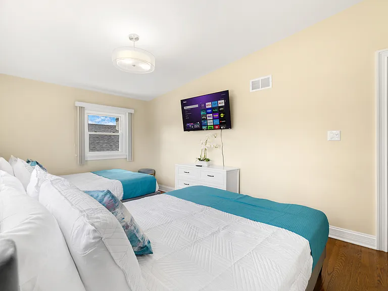 2176 Ash St — Photo 3