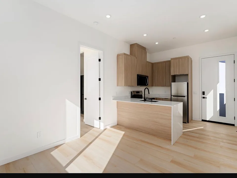 4609 Almayo Ave #14