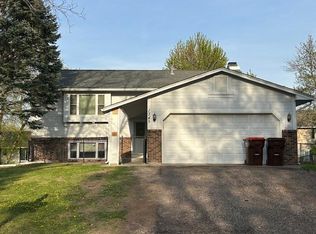 1345 Carriage Rd, Woodbury, MN 55125