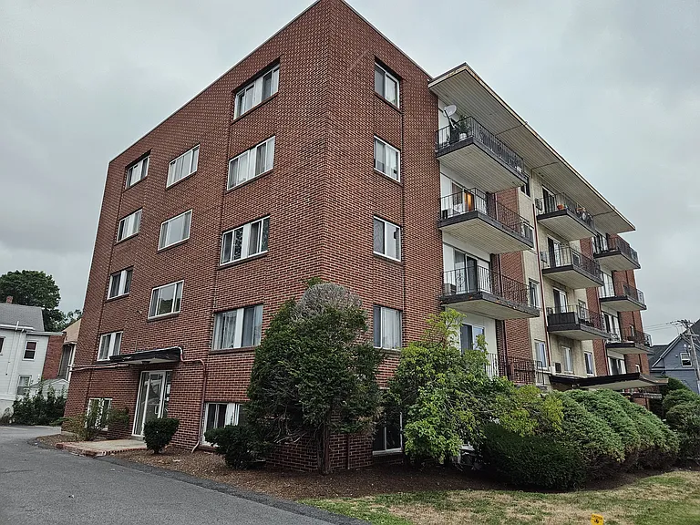 80 Main St #21 — Photo 1
