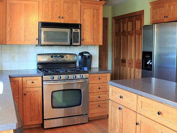 4th image of 145 Willowbend Dr