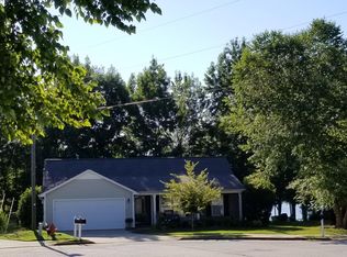 212 Waters Edge Dr, Locust Grove, GA 30248