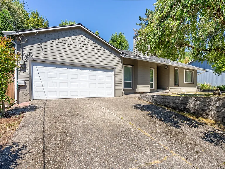 2133 SW Marigold St — Photo 2