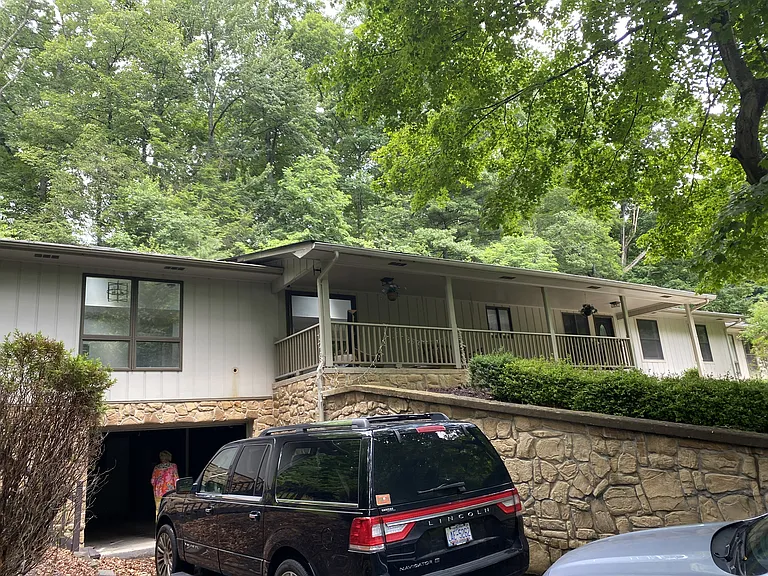 183 Laurel Dr — Photo 1