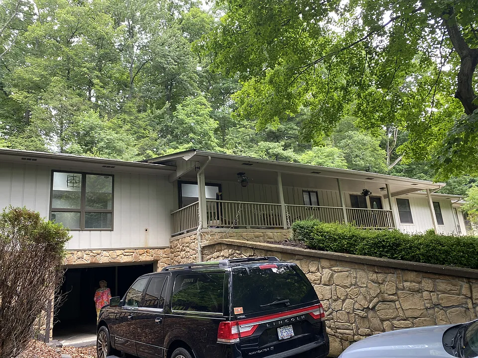 183 Laurel Dr