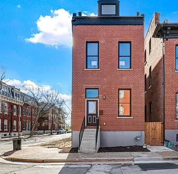 1000 Barton St — Photo 1
