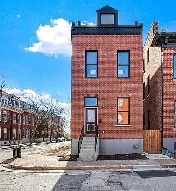 1000 Barton St