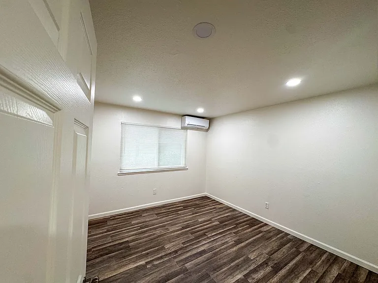 916 Dornajo Way #4 — Photo 7