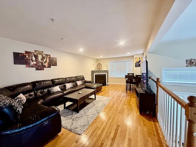33 John Hancock Dr — Photo 9
