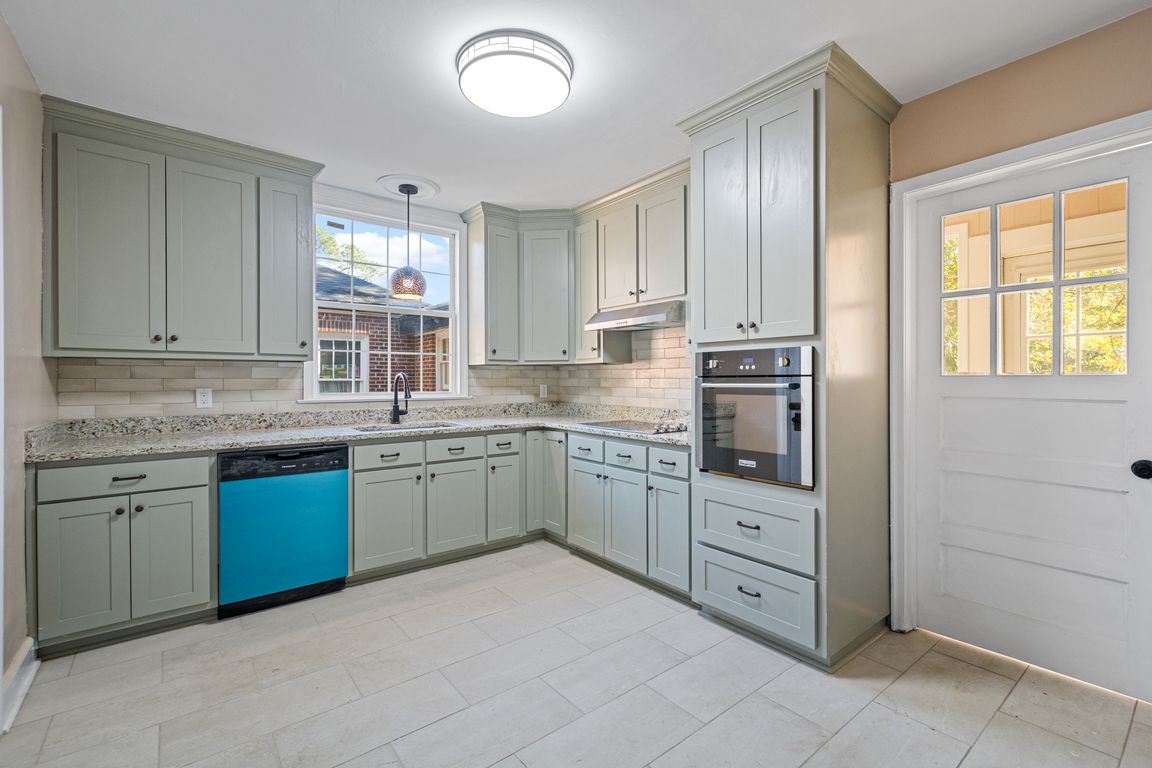 next background image