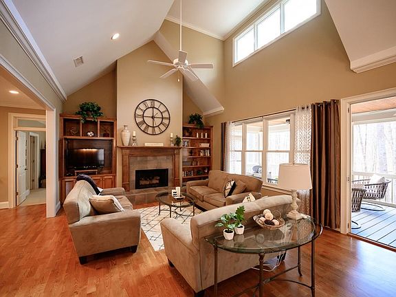 5th image of 1010 Oslin Pl