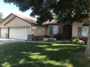 1027 W Orange St, Hanford, CA 93230