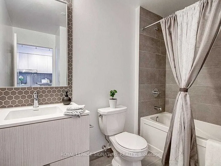 2520 Eglinton Ave W #1408 — Photo 11