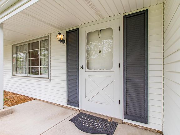3rd image of 1023 S Mesa Dr