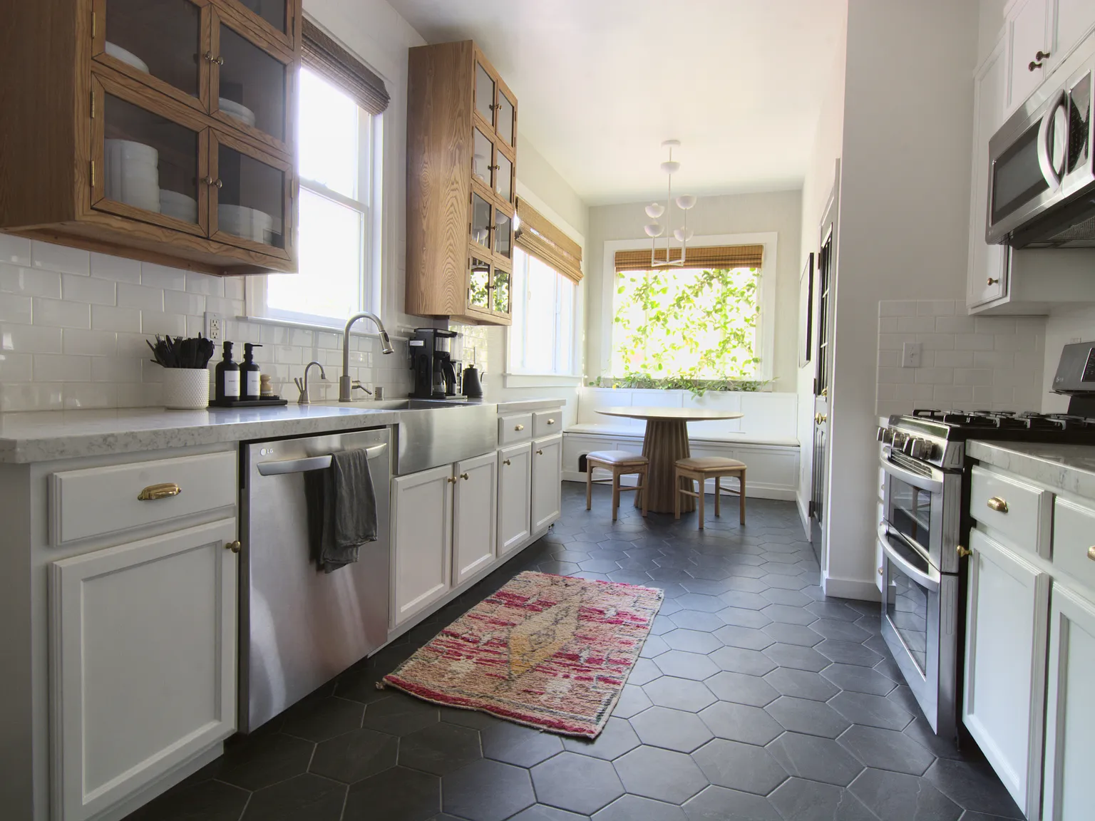 3 bed, 1.5 bath, 1028 sqft, $8,500 — Photo 2