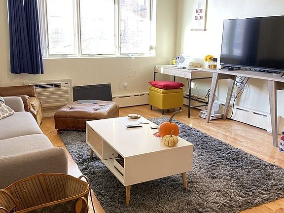 2nd image of 3176 37th St APT 2B