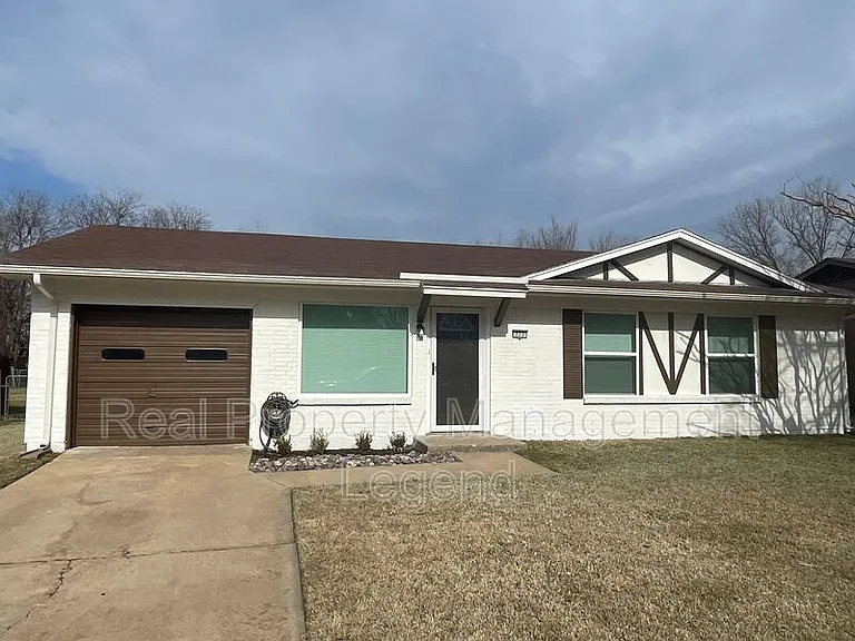 717 E Martin Ln — Photo 21