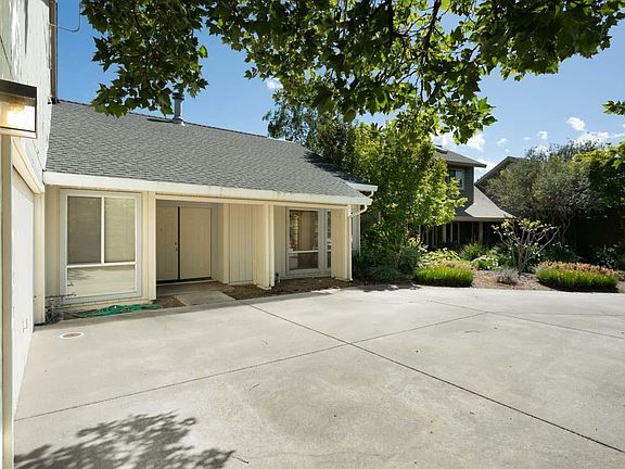 3rd image of 2232 La Mesa Ct
