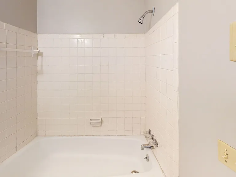 Executive House — Photo 6