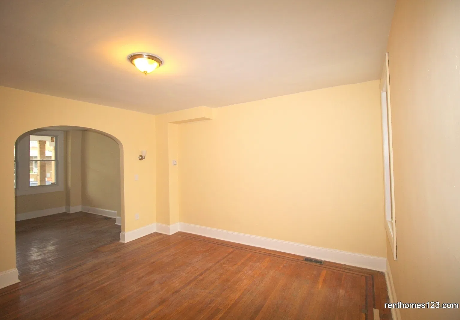 Completely Renovated 4 Bedroom Home Accepting 3 Bedroom Vouchers With A Reduced Security Deposit!... — Photo 3