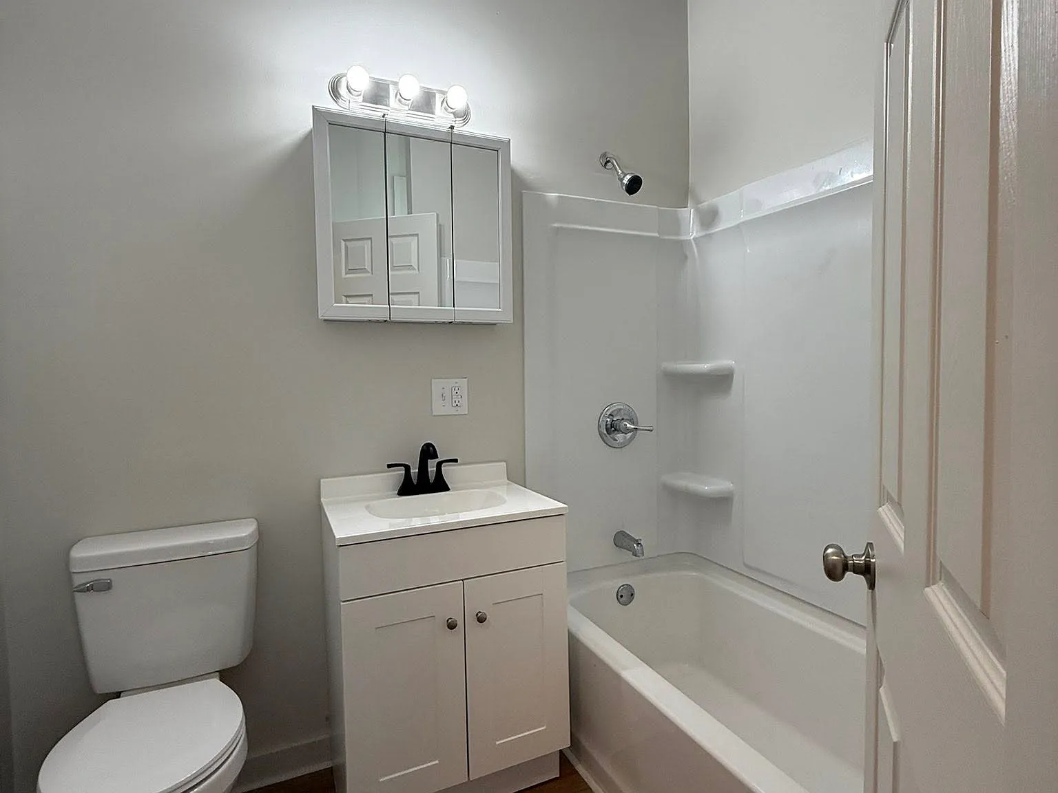 154 Luck Avenue - 1/2 — Photo 2