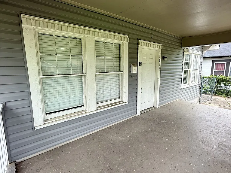 1816 Saint Charles Ave SW — Photo 3
