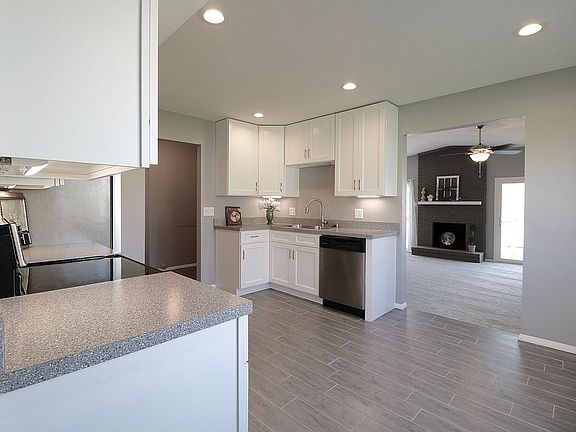 3rd image of 8798 Hubbard Dr S