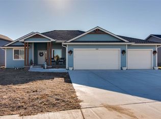 2809 Cedarsprings Ln, Wamego, KS 66547