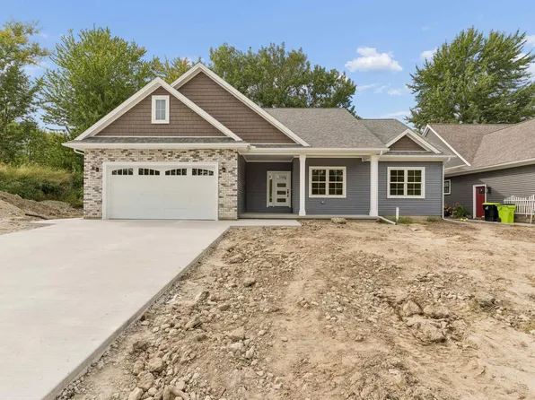 39159 Chart St, Harrison Township, MI 48045