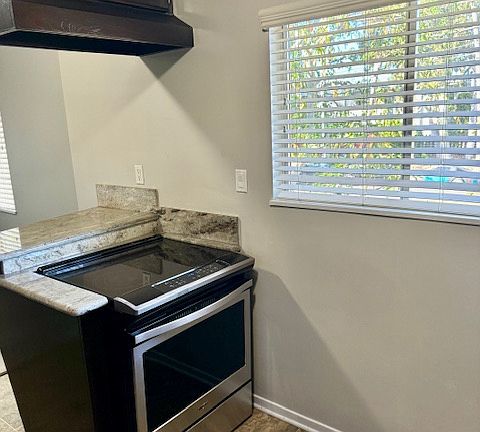 4th image of 606 N Avenue 66 #5