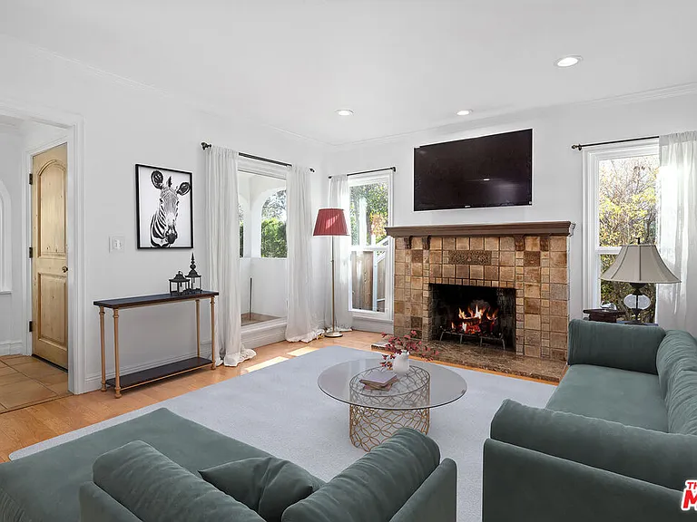 409 N Kilkea Dr — Photo 4